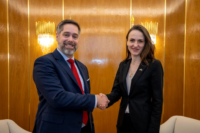 Oana Țoiu și Christopher W. Smith. FOTO FB MAE