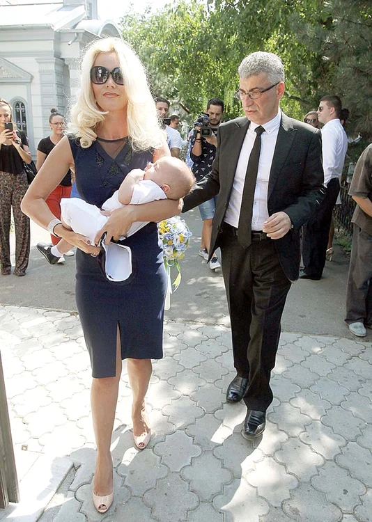 Silviu Prigoană și soția s-au distrat în  weekend la petrecere. Ei au fost nași de botez