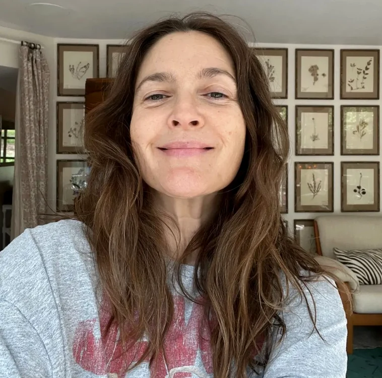Drew Barrymore se pozează des nemachiată (Foto: Instagram)