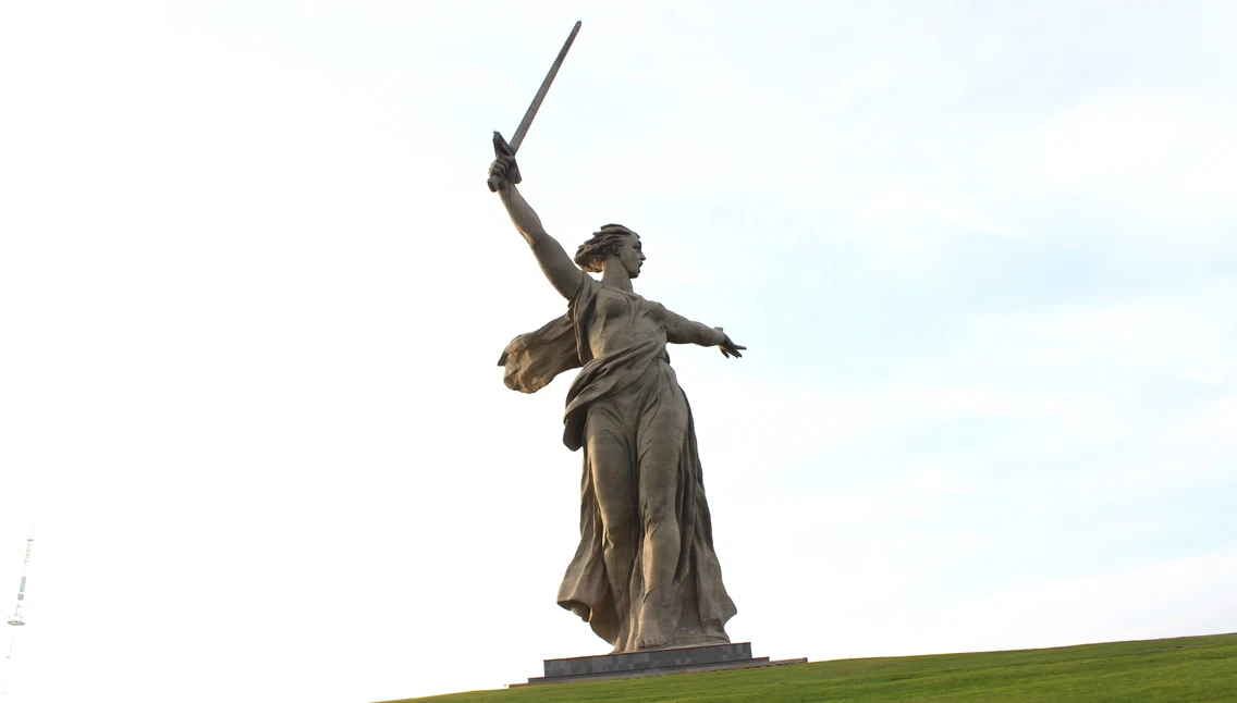 „Patria Mamă te cheamă” are 85 de metri și este considerată cea mai mare statuie feminină din lume / foto: Pixabay