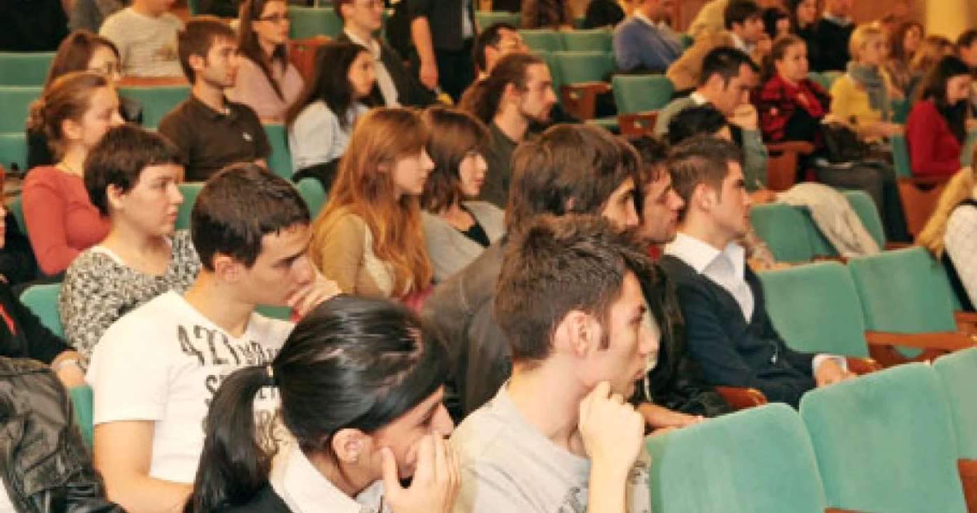 Viitorilor economişti li s-a explicat cum pot deveni lideri