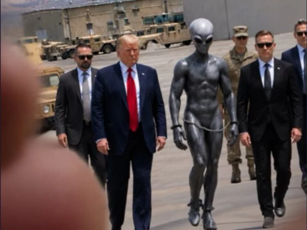 Donald Trump inundă rețelele sociale cu imagini AI absurde, de la extratereștri la explozii orbitale