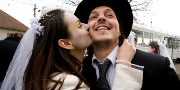 Florin Coşuleţ în spectacolul "Un tramvai numit Popescu" realizat de Teatrul Naţional "Radu Stanca"