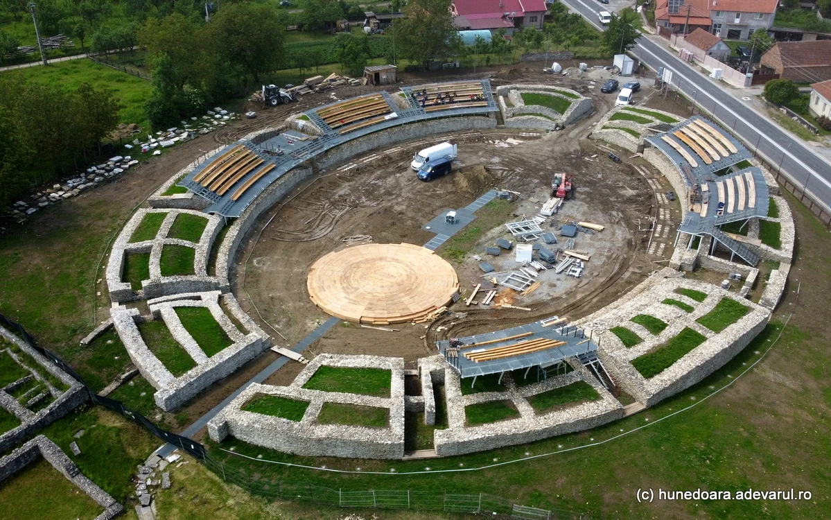 Amfiteatrul din Ulpia Traiana Sarmizegetusa. Foto: Daniel Guță. ADEVĂRUL
