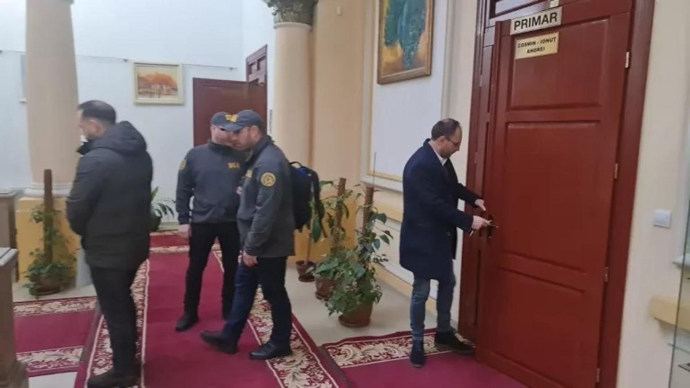 Primarul din Botoșani se autosuspendă din toate funcțiile din PSD. Este acuzat de DNA de fapte de corupție