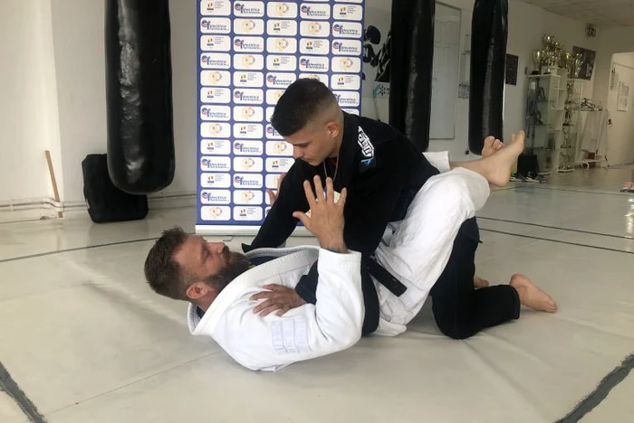 Cosmin Gîrleanu în timpul unei lupte de jiu-jisu