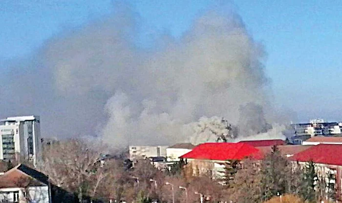 Focul a putut fi zărit de la kilometri distanţă