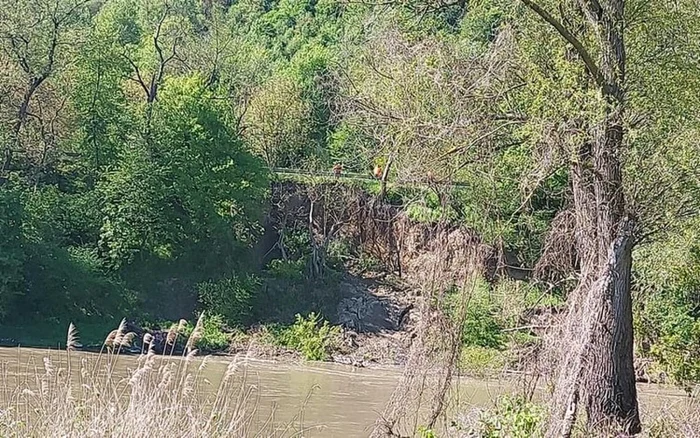 alunecare teren raul mures foto aurica lasconi