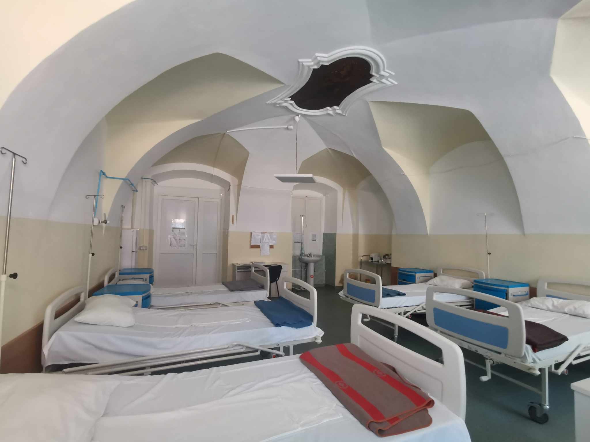 Cel mai bătrân spital din țară. Spitale într-o clădire veche de 287 de ani construită de călugări. Cel mai bătrân spital din țară. Spitale într-o clădire veche de 287 de ani construită de călugări.