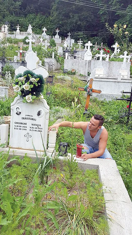 Mihai Trăistariu «şi-a luat-o», după ce a postat o poză din cimitir