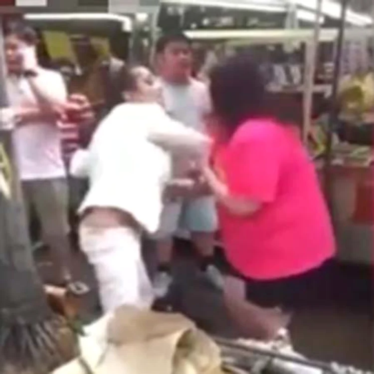 Femeia a fost acuzată că a furat din magazin Foto: Captură Youtube