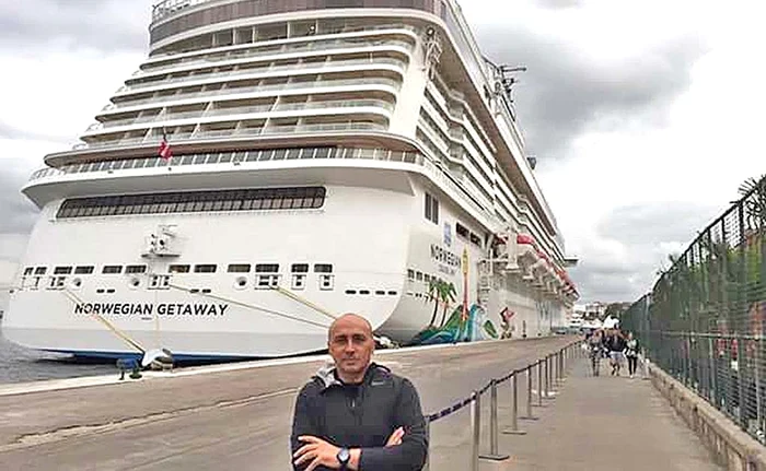 
    Marcel Pavel  a dormit pe un vas  de croazieră de lux  