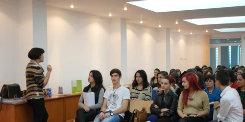 Elevi participanţi la Campania şi Concursul Depinde de TINEri