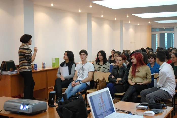 Concursul  Depinde de TINEri este destinat  elevilor de gimnaziu şi liceu din judeţul Argeş