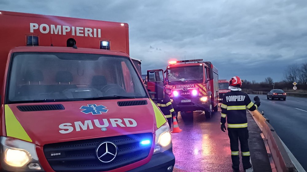 O autoutilitară plină cu zeci de butelii s-a răsturnat pe Șoseaua Fundeni