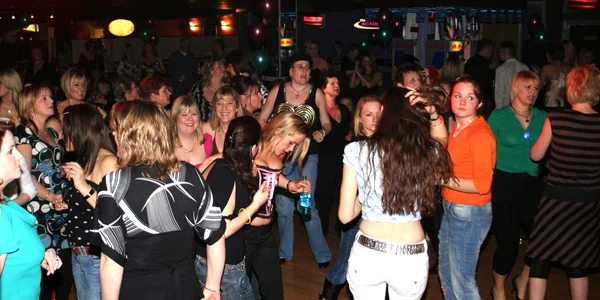 Tinerii bistriţeni îşi încep noul an cu o seară în club