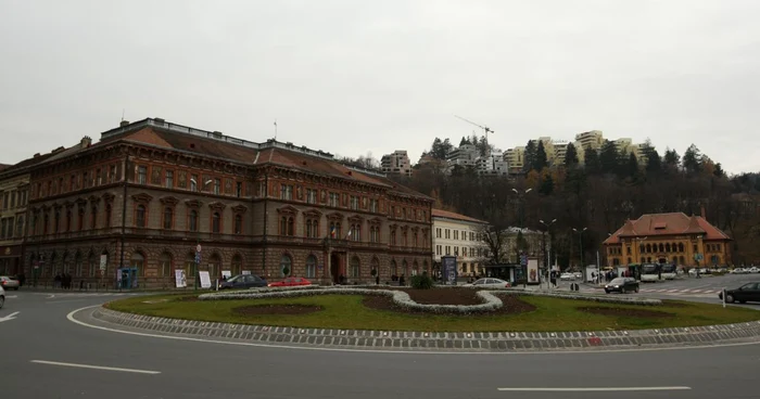 Tinerele sunt studente la Universitatea Transilvania din Braşov Foto.arhivă