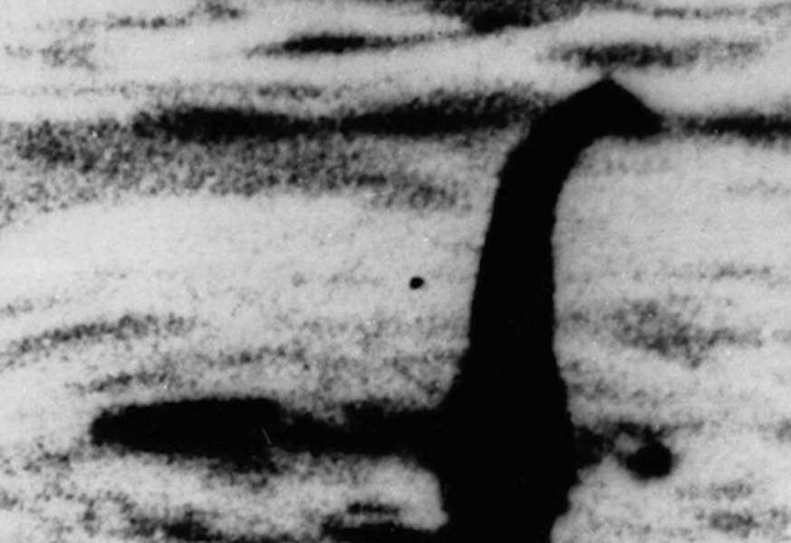 Începe cea mai mare vânătoare a monstrului din Loch Ness. Misterul fiarei uriașe care a fascinat lumea