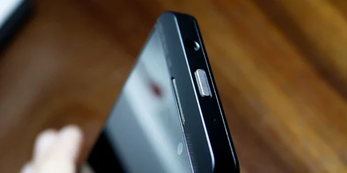 telefon blackberry touchscreen seria l foto tinhte.vn