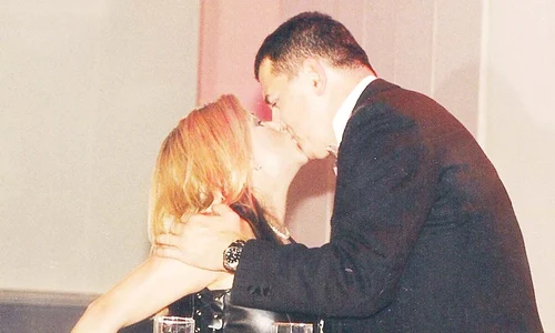 14 vedete baza tavi ursulescu samantha fox sarut 2 jpeg
