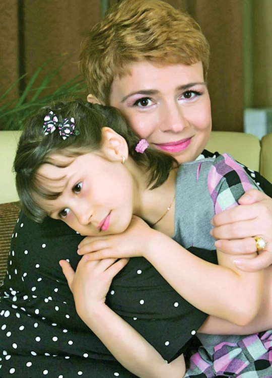 Teo, alături de fetiţa ei, Maia (foto: Protv magazin)