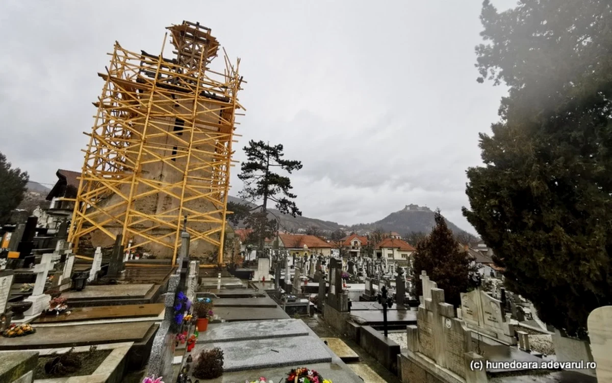 Turnul clopotniţă. Foto: Daniel Guţă. ADEVĂRUL