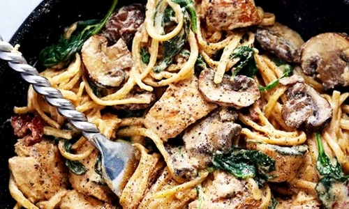 paste florentine cu pui si ciuperci jpeg