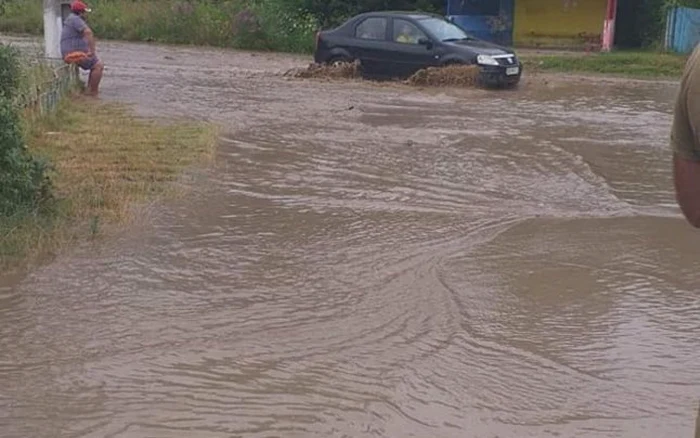 Inundaţiile în judeţul Galaţi au afectat 32 de localităţi, sursa: Laurenţiu Gîdei/FB