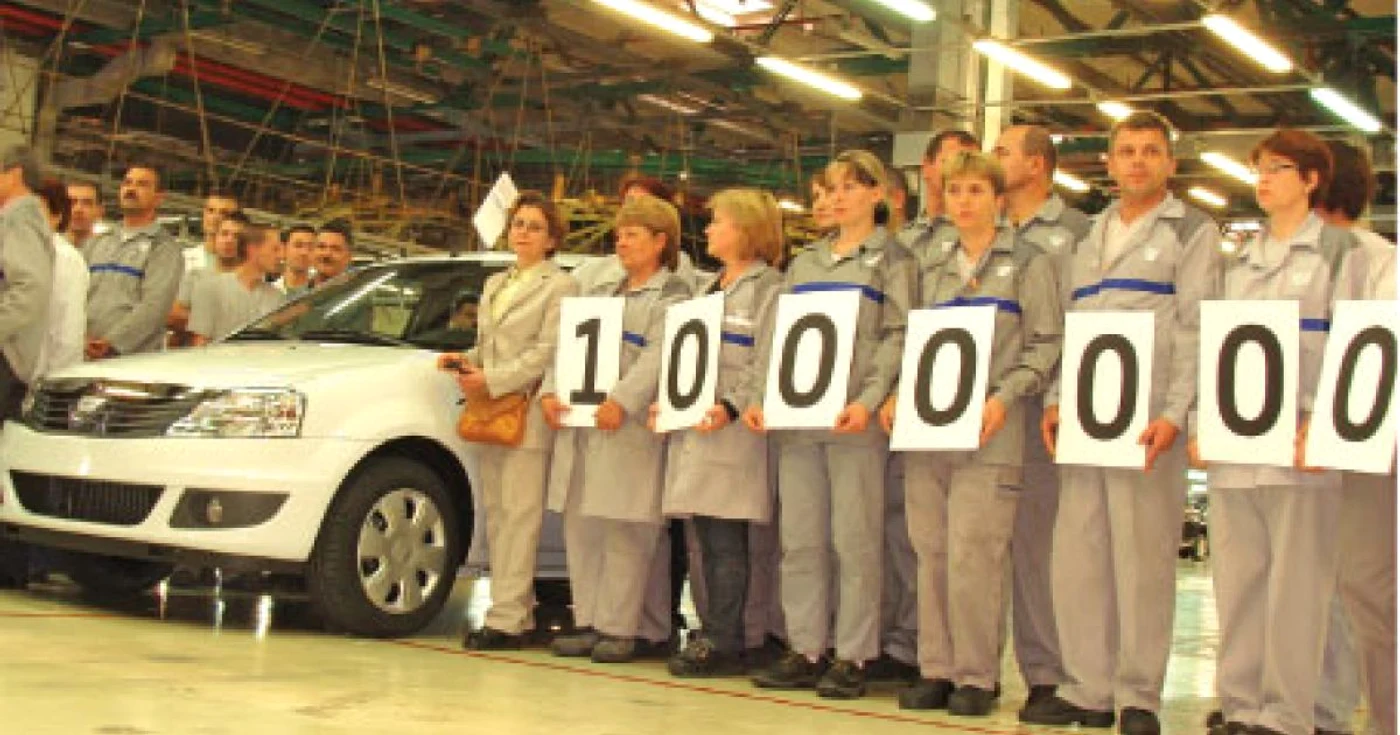 Angajaţii Uzinei Dacia de la Mioveni au sărbătorit ieri vânzarea Loganului cu numărul 1.000.000