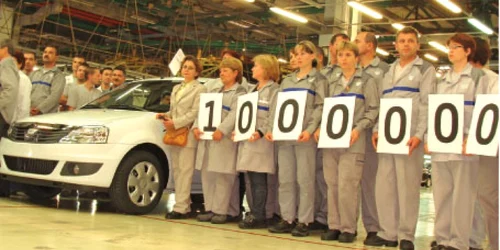 Angajaţii Uzinei Dacia de la Mioveni au sărbătorit ieri vânzarea Loganului cu numărul 1.000.000