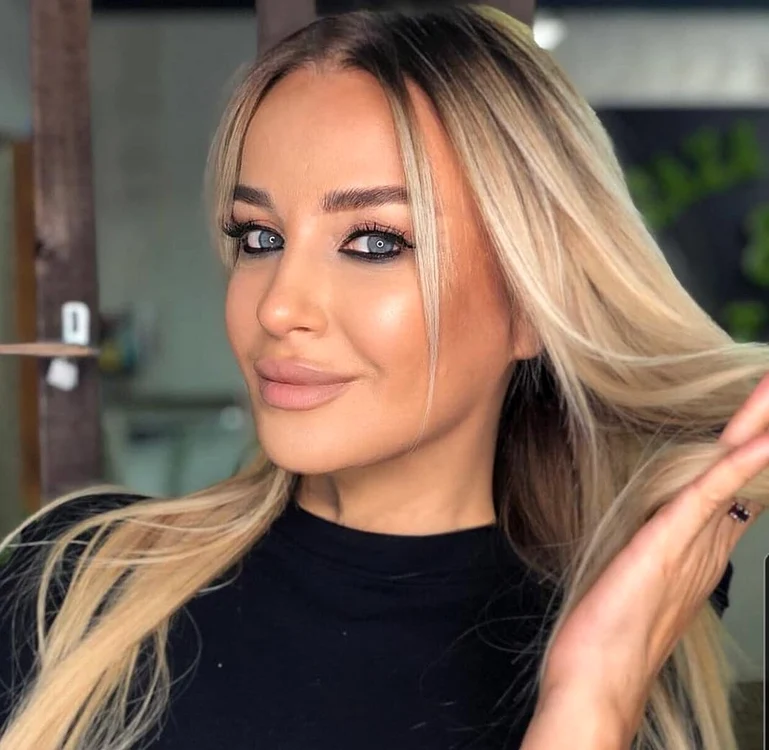 Tania Budi, alături de mama eiFoto: Arhivă personală