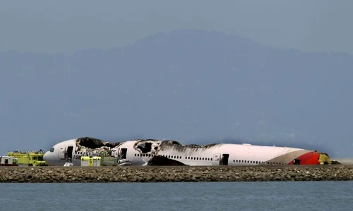 Avionul prăbuşit în San Francisco (Foto: Reuters) jpeg
