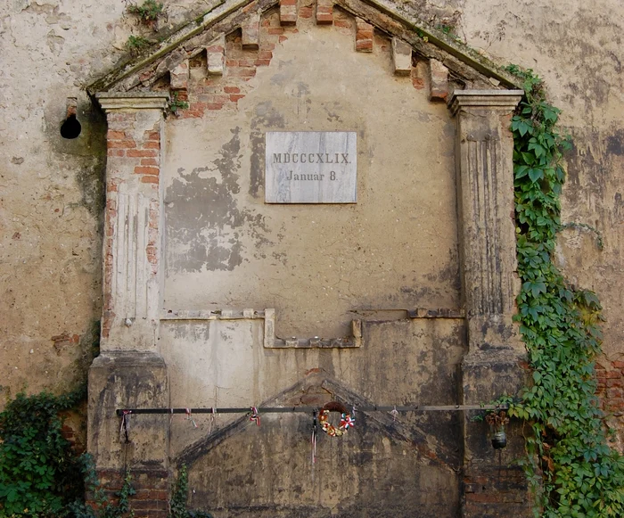 Monumentul care marchează masacrul de la Aiud FOTO Adevărul