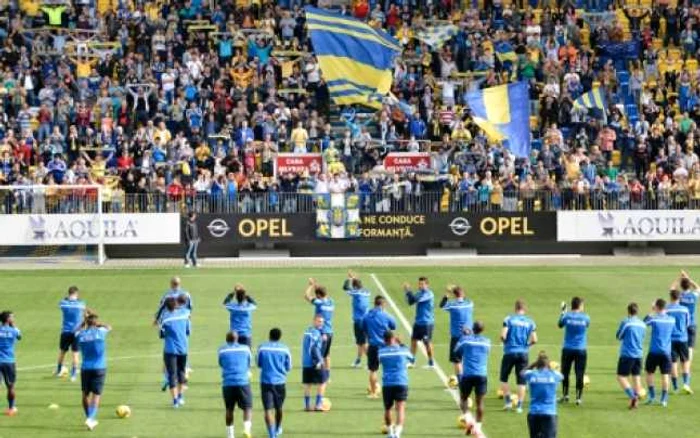3.000 de fani au venit la antrenamentul "lupilor". FOTO rpressport.ro