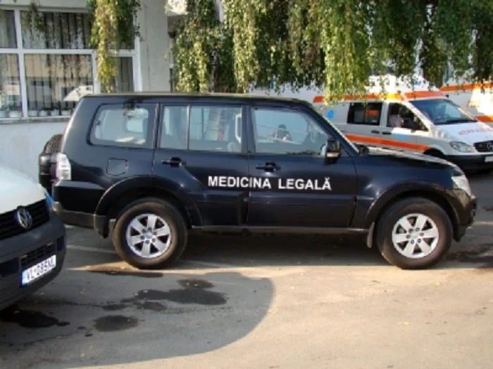 Trupul bărbatului a fost preluat de Serviciul de Medicină Legală. FOTO smj.ro
