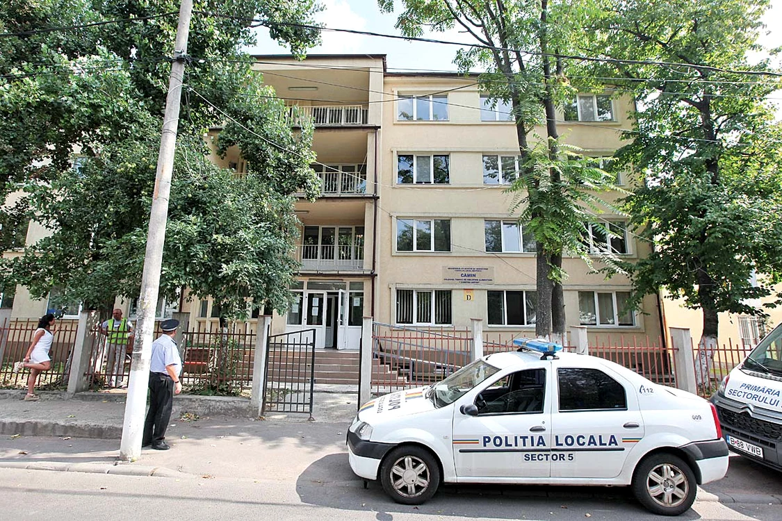 Oamenii au fost  trimişi de primărie la căminul Liceului ”Dumitru Moţoc” 