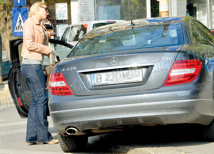 Ea a parcat chiar pe trecerea de pietoni