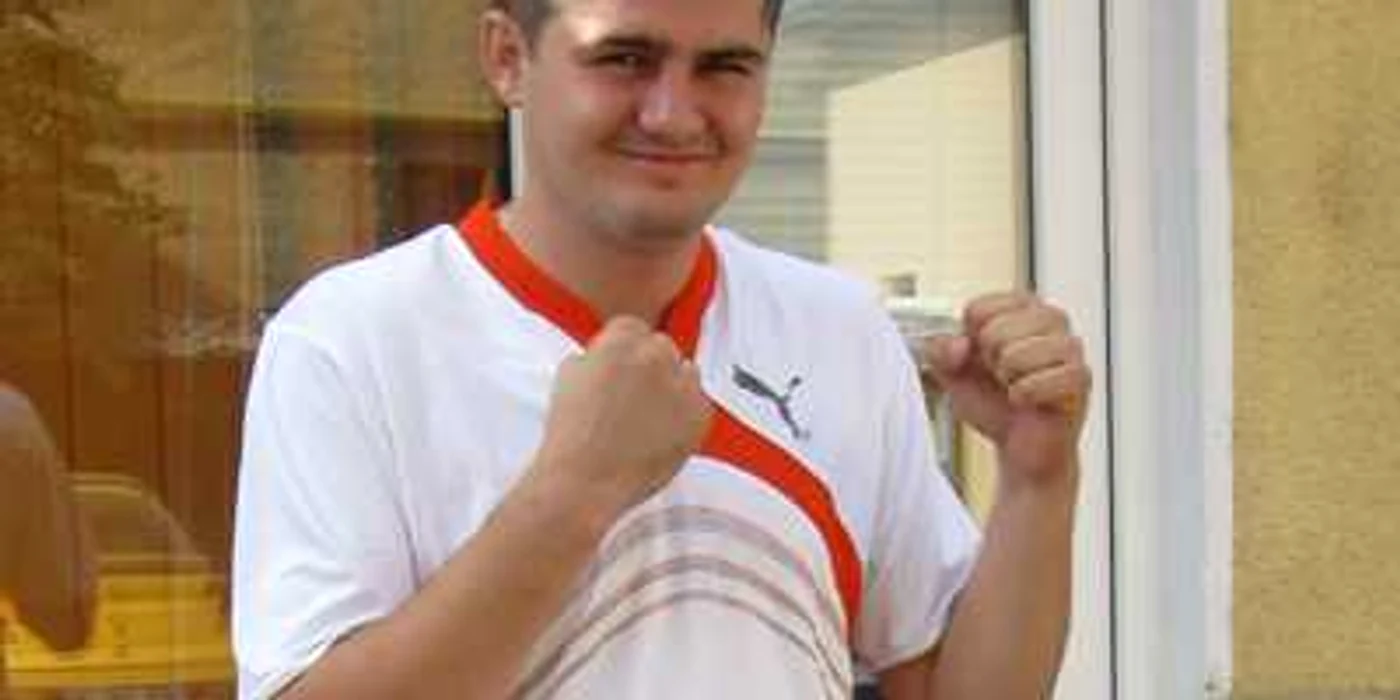 Arad: PORTRET / Adrian Popuţea  Singurul boxer român în Rusia
