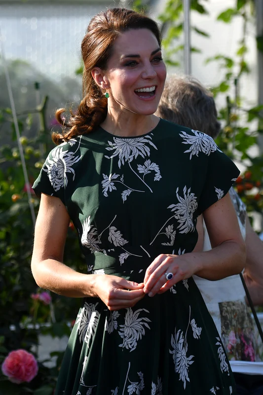 Kate Middleton poartă cerceii de la Monica Vinader