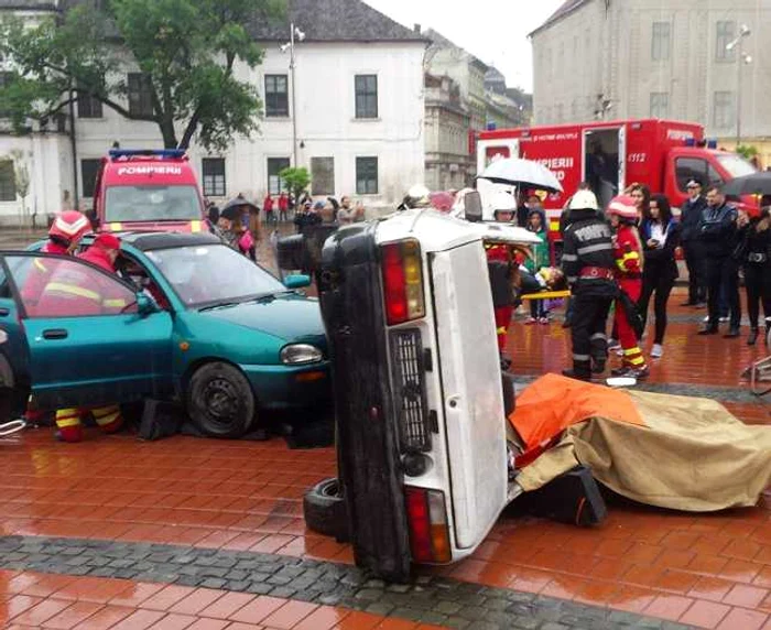 Simulare de accident în Piaţa Libertăţii FOTO Ştefan Both