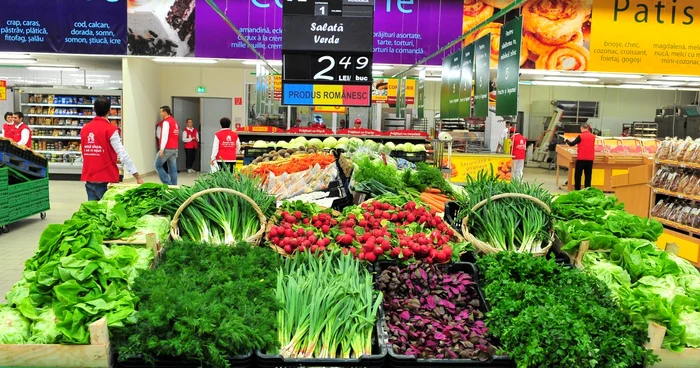 Legume romanesti in Auchan - supermarket - magazin foto mediafax 