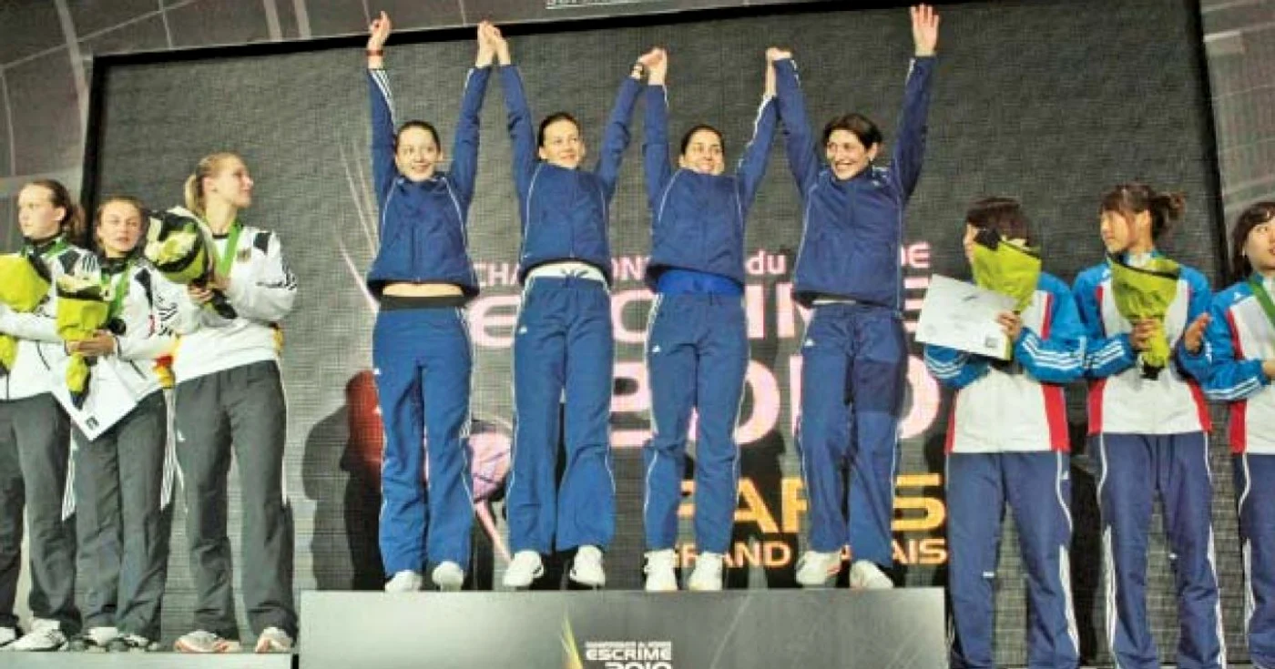 Echipa feminină de scrimă, a coborât de pe  podiumul CE de la Sheffield, când organizatorii au greşit imnul României 
