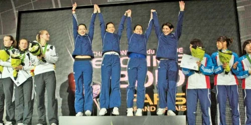 Echipa feminină de scrimă, a coborât de pe  podiumul CE de la Sheffield, când organizatorii au greşit imnul României 