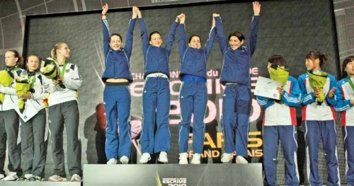 Echipa feminină de scrimă, a coborât de pe podiumul CE de la Sheffield, când organizatorii au greşit imnul României