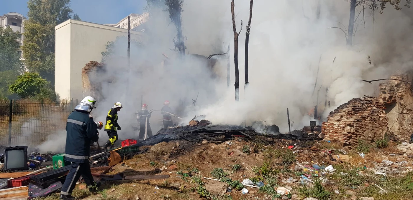 Pompierii au intervenit imediat la locul incendiuluifoto: ISU Bucureşti-Ilfov