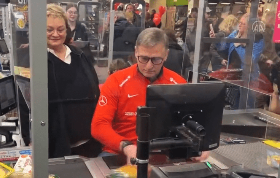 Gestul emoționant al selecționerului Turciei pentru victimele cutremurului: a lucrat casier într-un supermarket VIDEO