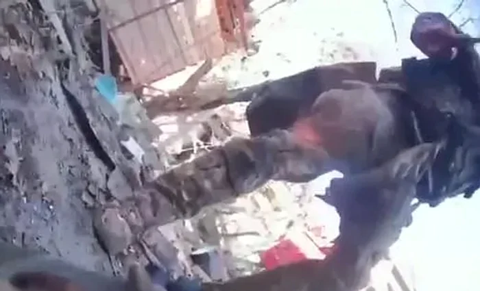 Bătaia dintre un soldat ucrainean și unul rus FOTO: captura video