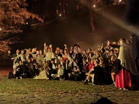 Miliardarii lumii, la petrecere acasă la Dracula Foto:informațiabrașovului JPG