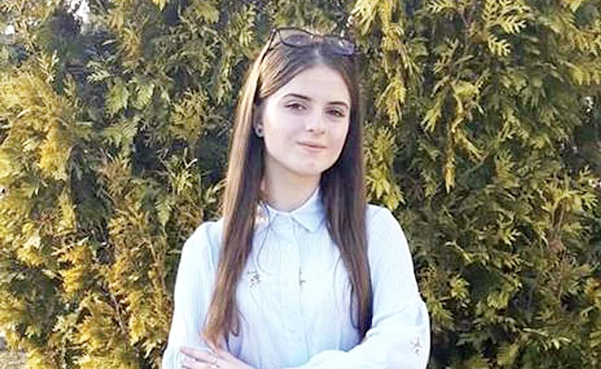 Alexandra Măceșanu (15 ani)