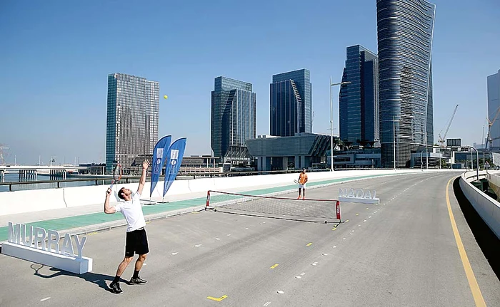 
    2016. Murray şi Nadal  au jucat pe  autostradă   